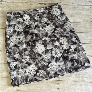 Talbots Gray and White Floral Pencil Skirt